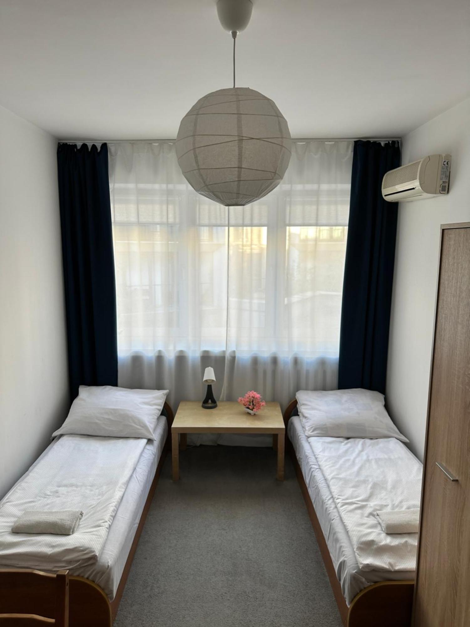 Hostel Demi Cracovia Esterno foto