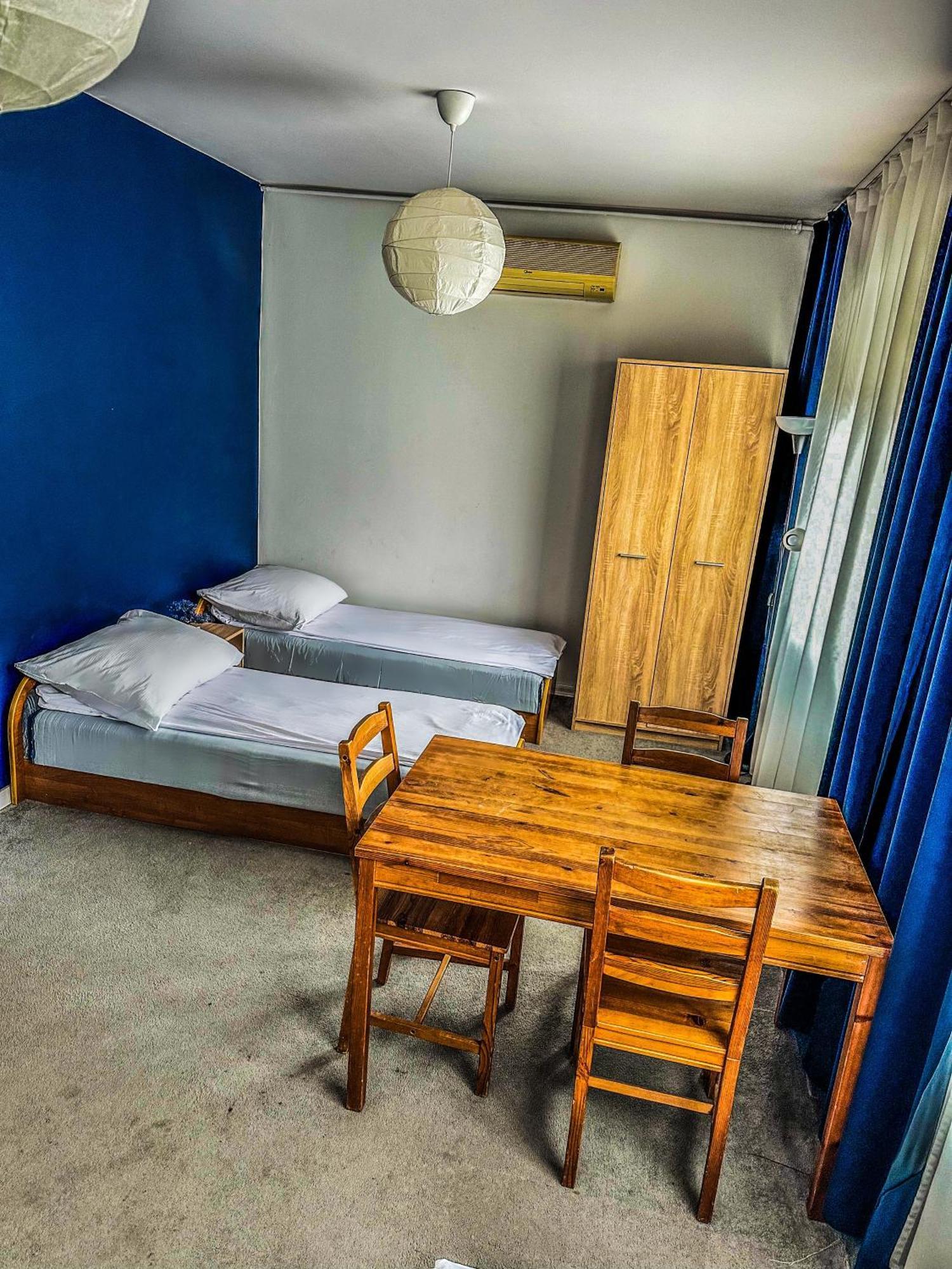 Hostel Demi Cracovia Esterno foto